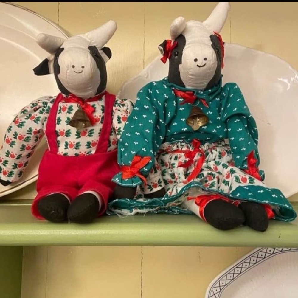 ￼ Country Christmas cows